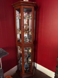 Corner hutch