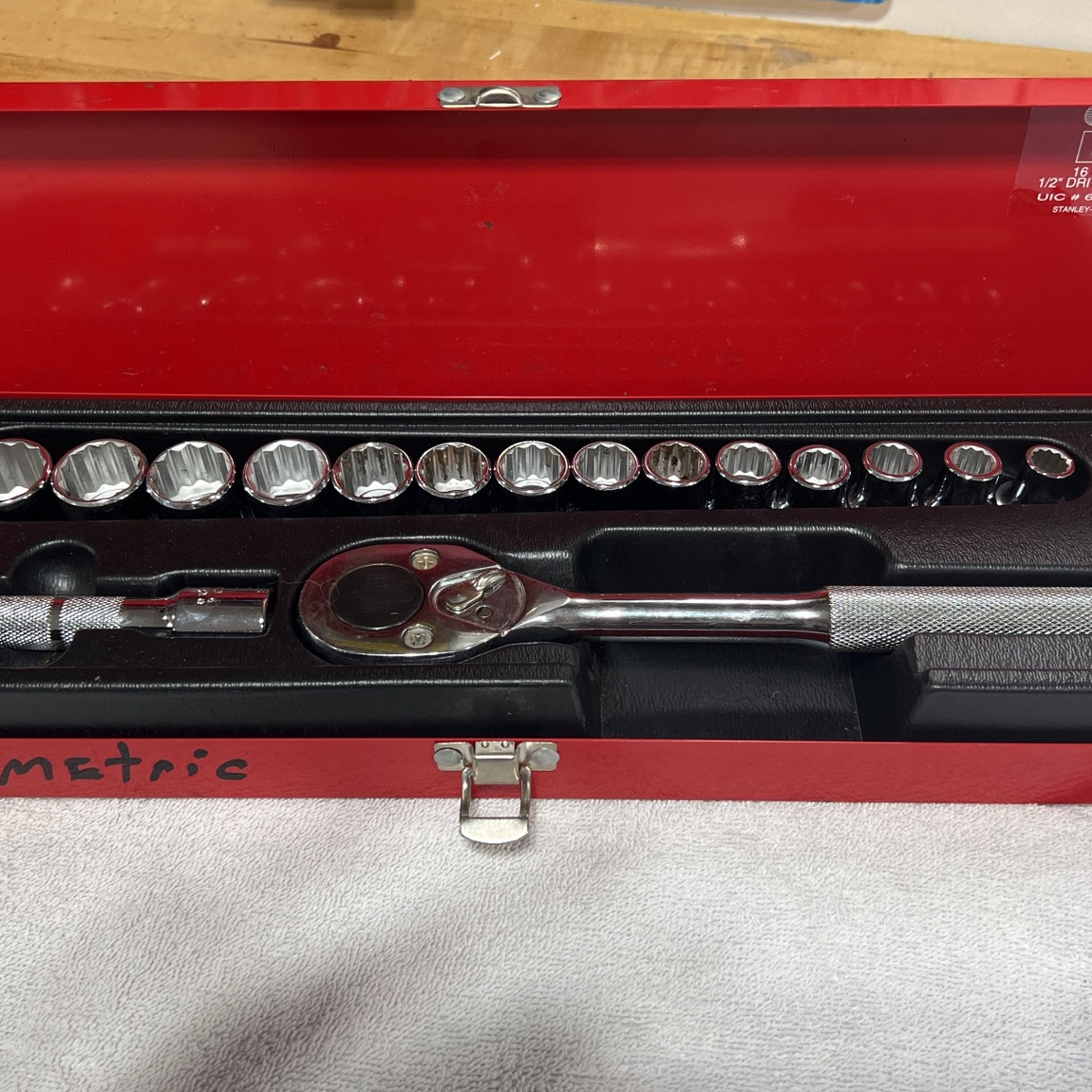 16 Pc Metric 1/2 Drive Socket Set