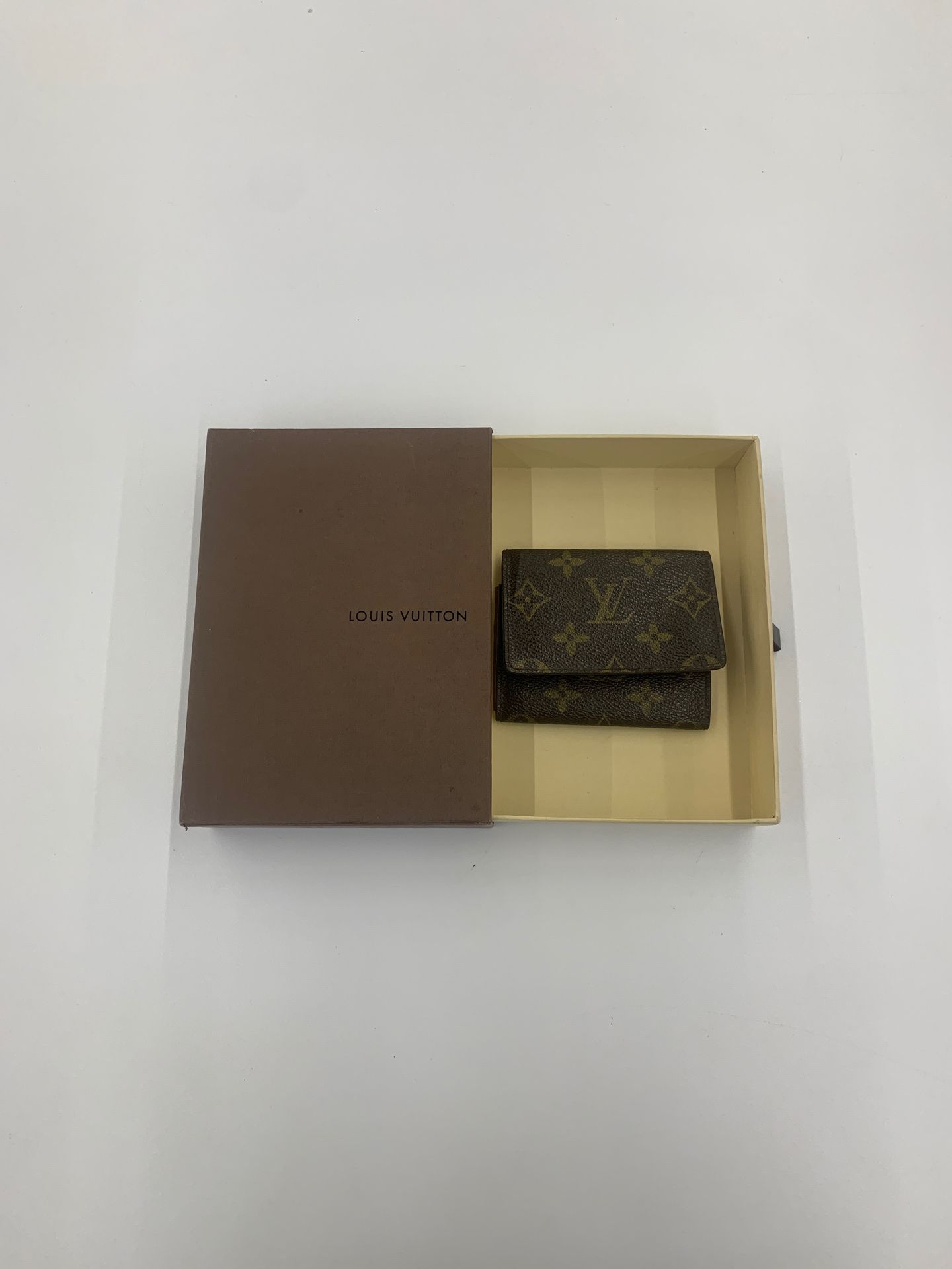 Louis Vuitton Monogram Business Card Holder M62920 for Sale in Santa Ana,  CA - OfferUp