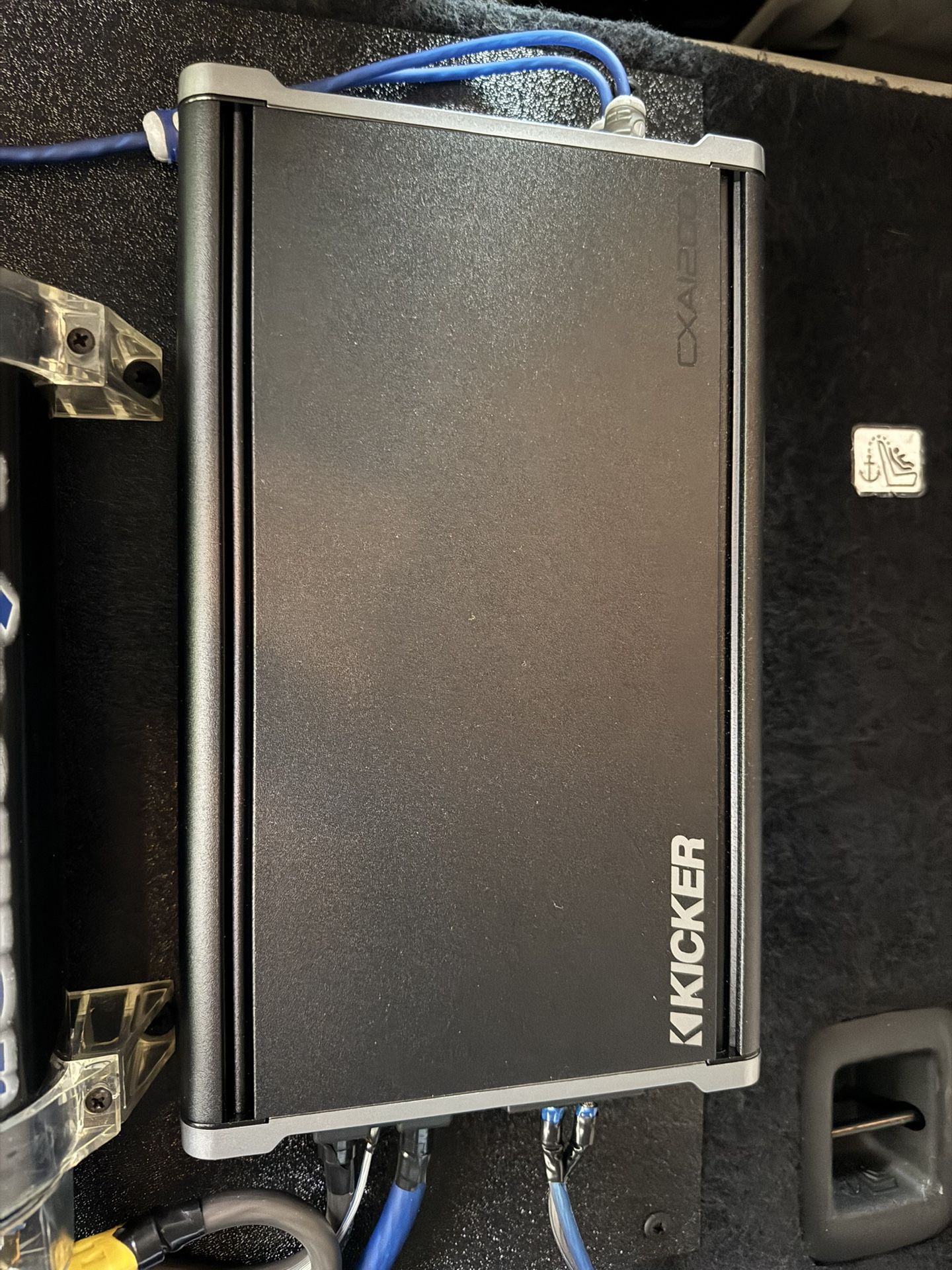 Kicker Amp