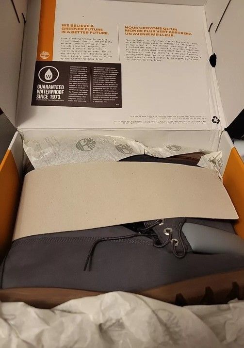 Brand New
Timberland Classic 6-Inch Boot
Size 13. Mens
Highlight a number of favorite layered fits with the Classic 6-Inch boot from Timberland.