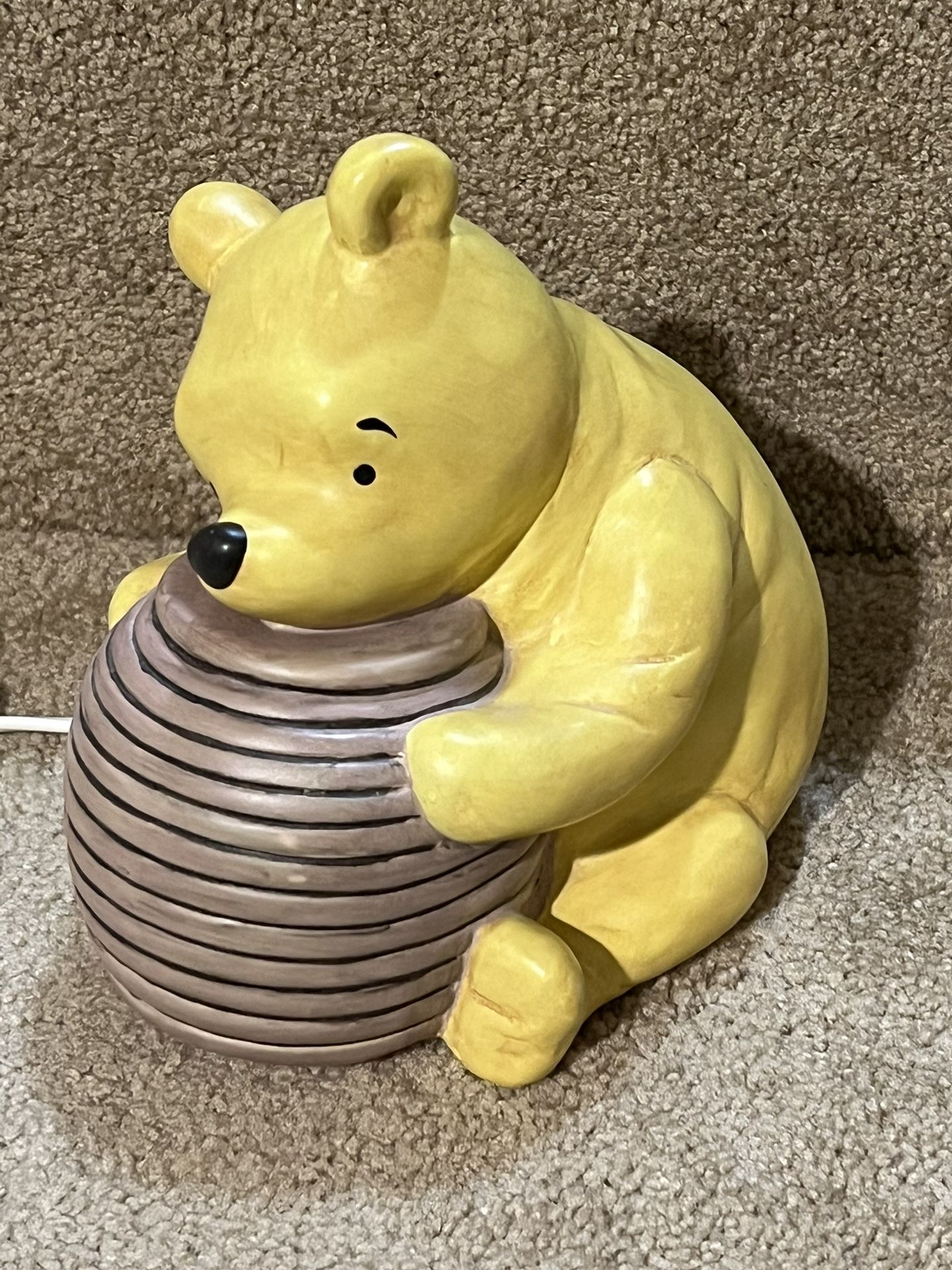 DISNEY 6" TALL CERAMIC CLASSIC POOH W HONEY POT WORKING NIGHT LIGHT