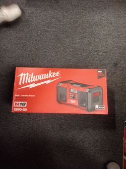 MILWAUKEE M18 JOB SITE RADIO