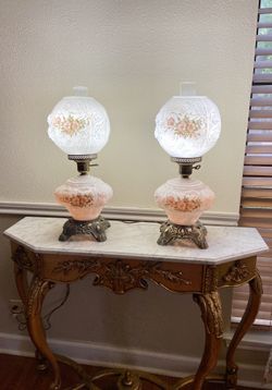 *BEAUTIFUL ANTIQUE SET OF LAMPS*