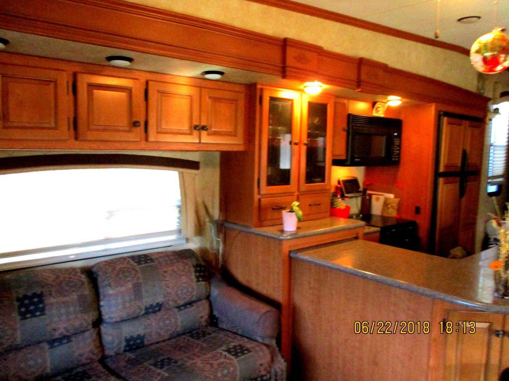 Cardinal Forest River 2011 5th wheel camper