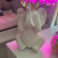 elephant statue w crown
