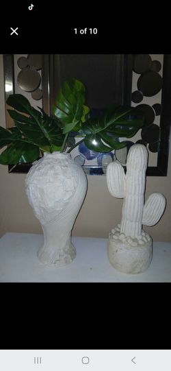 2 piece vase & cactus decor