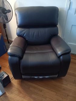 $500 Power Leather Reclining Chair Costco
