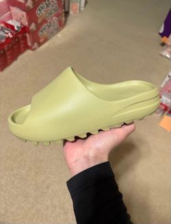 Size 9 - TRIED ON Adidas Yeezy Slide Resin