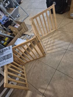Heavy duty wood -pet gate -brand new