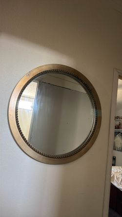 Round mirror