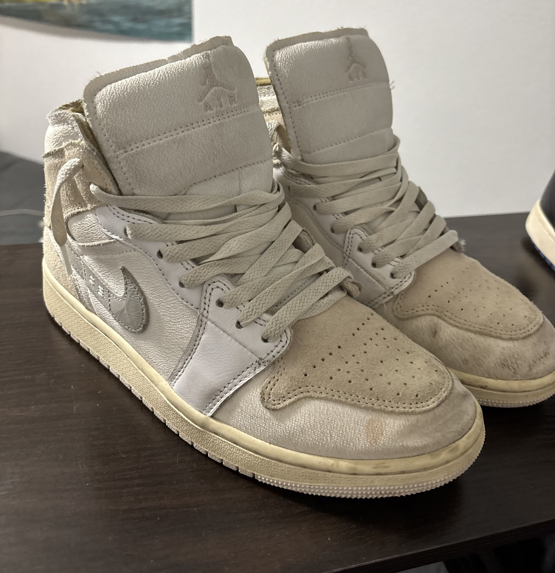 Jordan 1 Mids Shoes