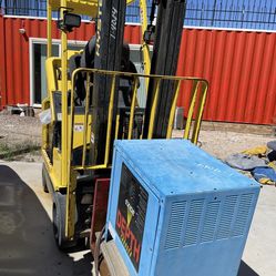 USED HYSTER FORKLIFT With Battery and Charger 