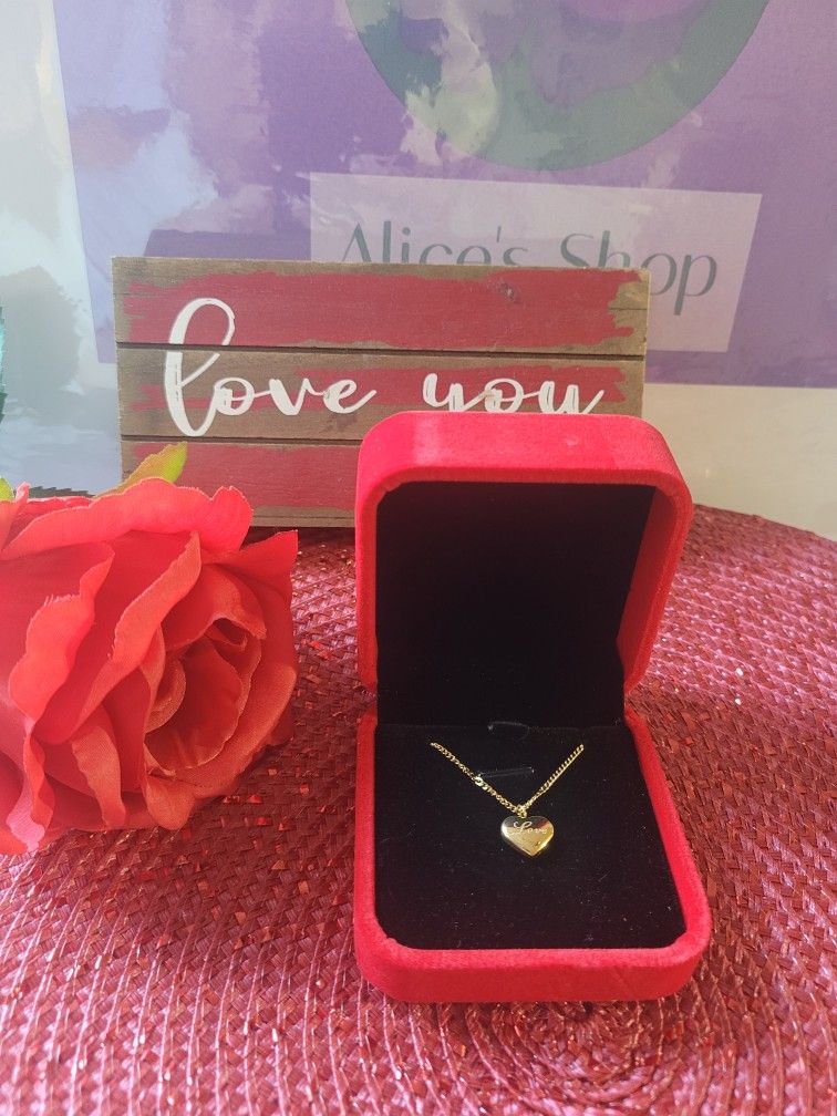 STAINLESS STEEL GOLD COLOR LOVE HEART NECKLACE