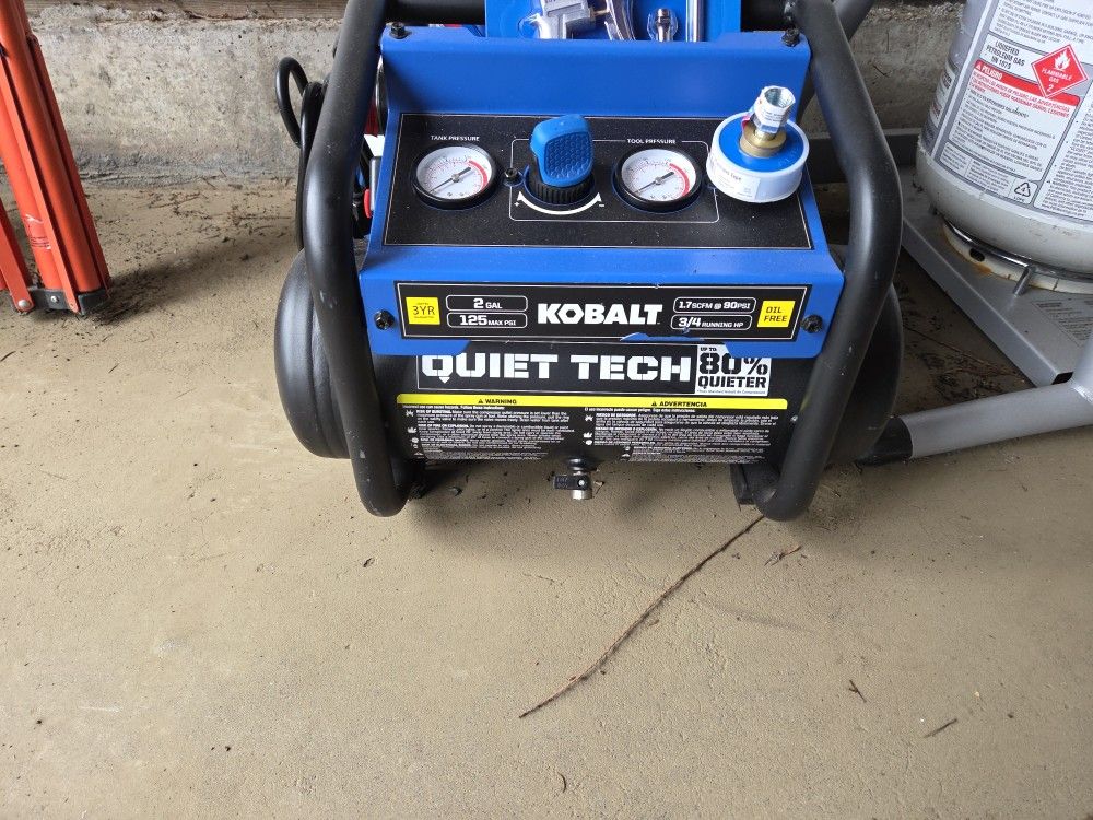 Kobalt 125 PSI Air Compressor. With Extras