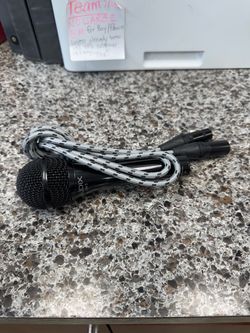 Audix OM5 microphone