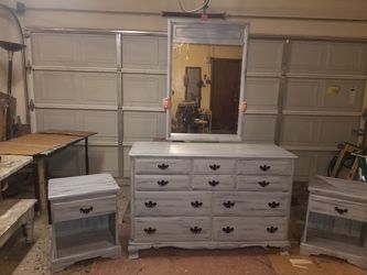 9 drawer dresser w/mirror and matching nightstands