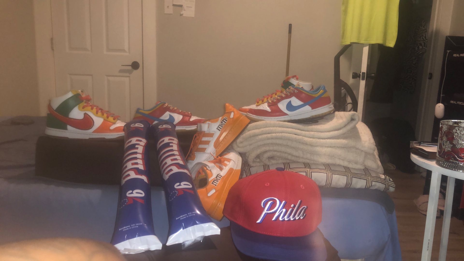 Lebron Fruity Pebbles 9 , Adidas Forum Low M&M 9 1/2 , Habenaro Nike Dunks 10 Philadelphia 76ers Snap Back And Bam Bams