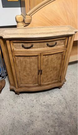 Showpiece cabinet granite top