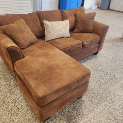 Sectional Couch (I CAN DELIVER)