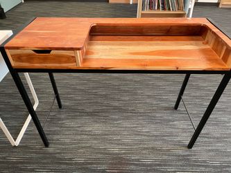 Basic wooden desk