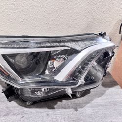 2016 To 2018 TOYOTA RAV4 HEADLIGHT RH