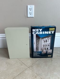 Brand New MM Industries 28 Key Cabinet Hook Style (1 Available)