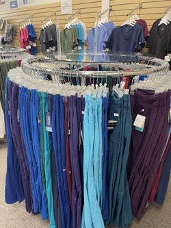 Round retail clothing online rack