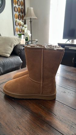Women’s Bearpaw boots size 8