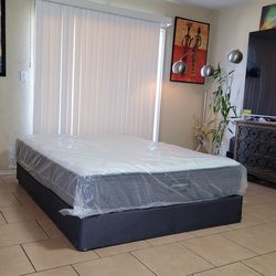 BRAND NEW QUEEN SIZE BEAUTIFUL SILVER MATTRESS AND BOXSPRING FOR SALE! IN EXCELLENT CONDITION,  $1,500 IN STORES,  ASKING ONLY $400 FOR THE SET! FREE 