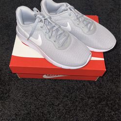 Nike Tanjun (GS) Size 5y