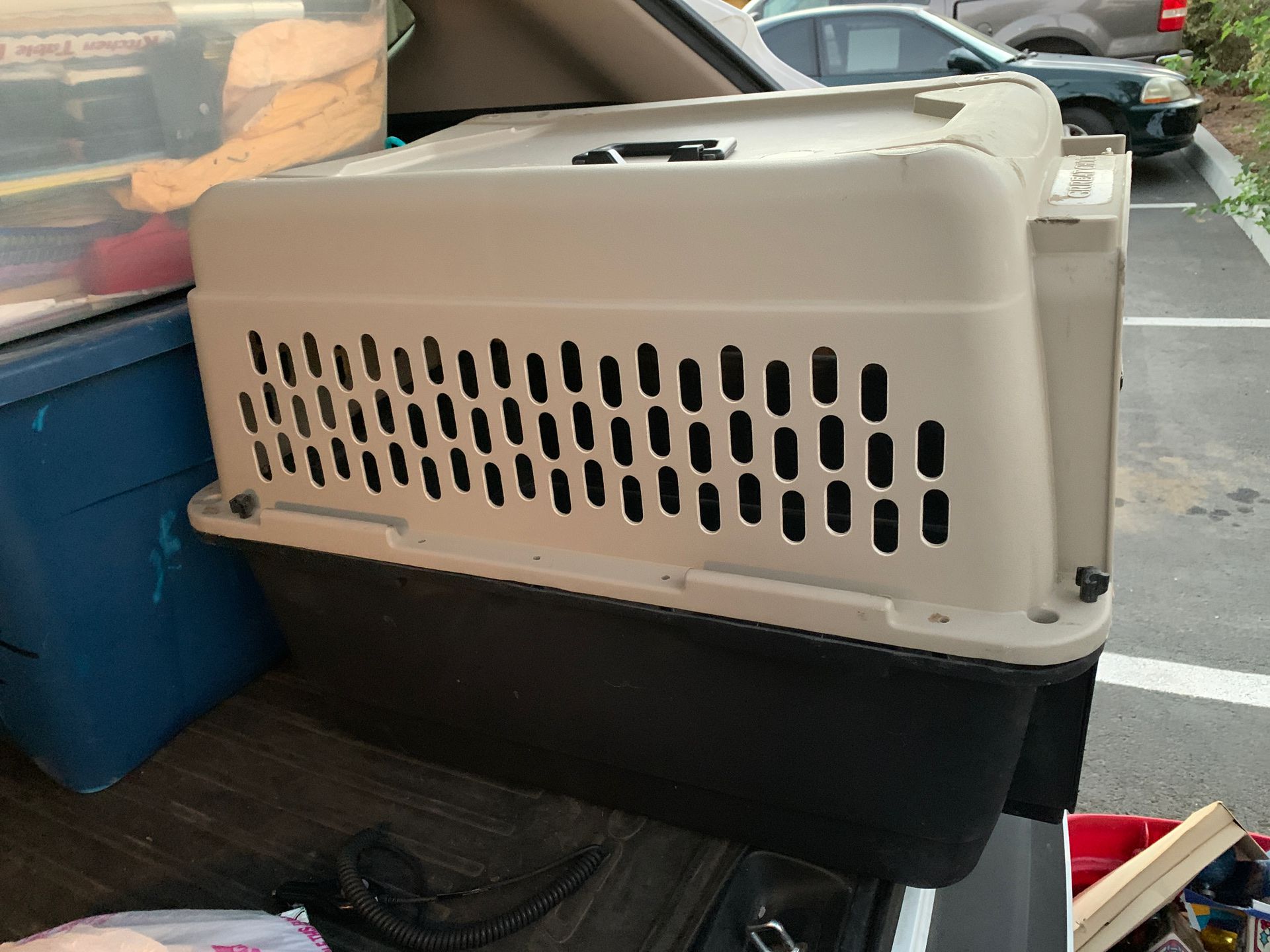Travel dog crate