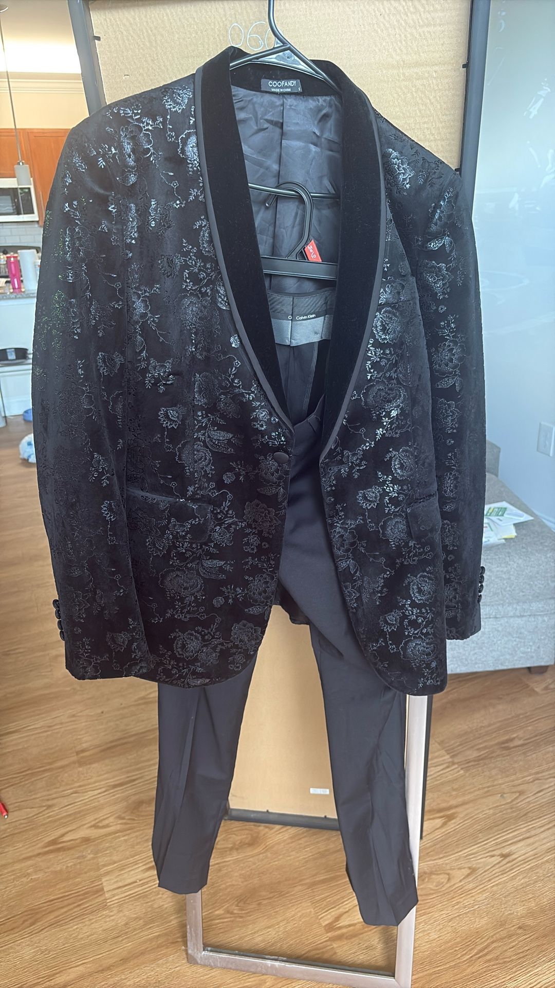 Men/Teen Suit