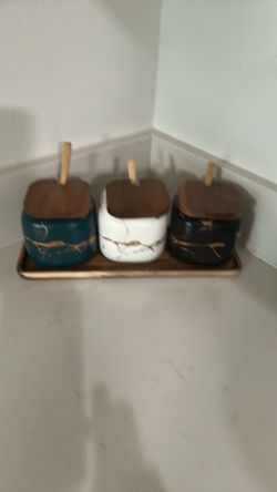 Ceramic containers