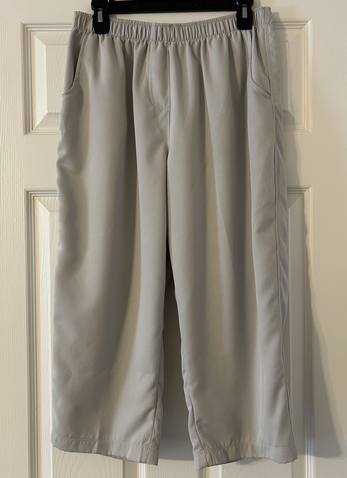 Rebecca Malone Gray Capri Pants Silky Soft Size Large