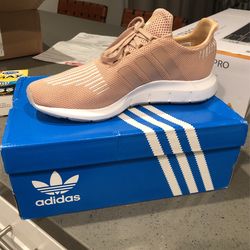 Brand New Women’s Adidas 8.5