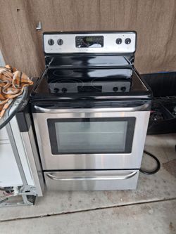 New fridaire  stove