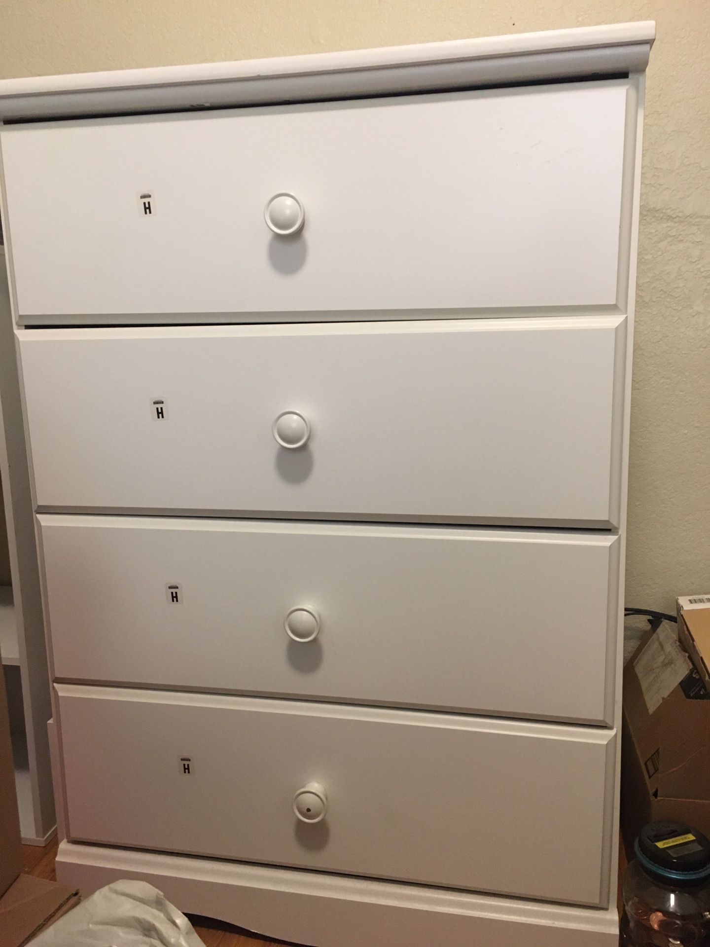 White 4 Drawer Dresser