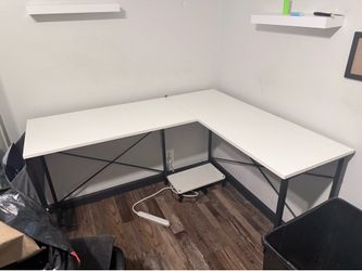 Corner desk