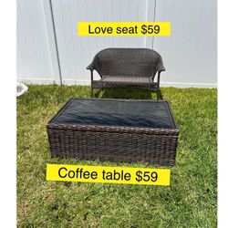 Outdoors patio bench, love seat $59, rectangle coffee table$59 or both $99 / banca exterior y mesa