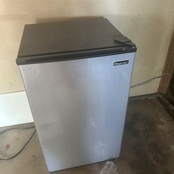 Mini Fridge - Some Peeling On The Side
