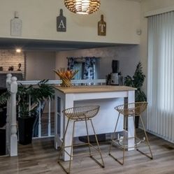 Kitchen Island w/Two Stools