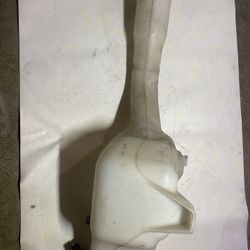 Chrysler 300 Windshield Reservior Oem 