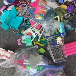 Barbie House Plus a lot Of Extras for Sale in Pasadena, CA - OfferUp