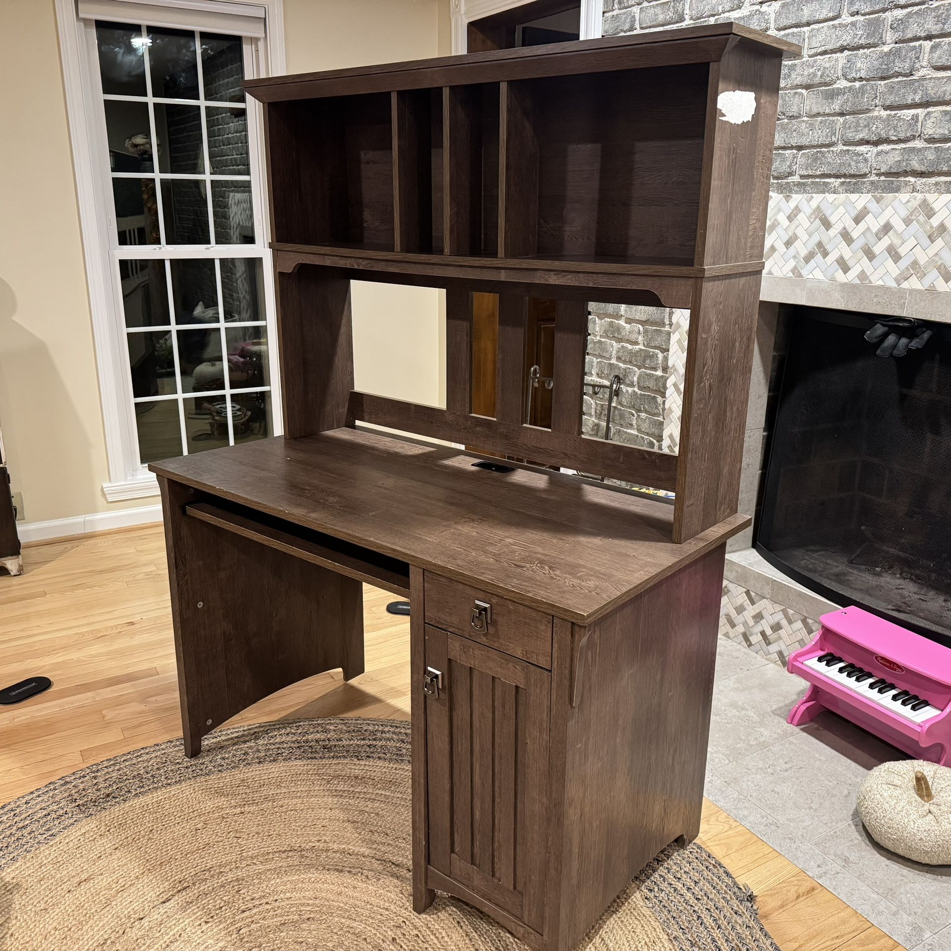 Office Desk With Shelves