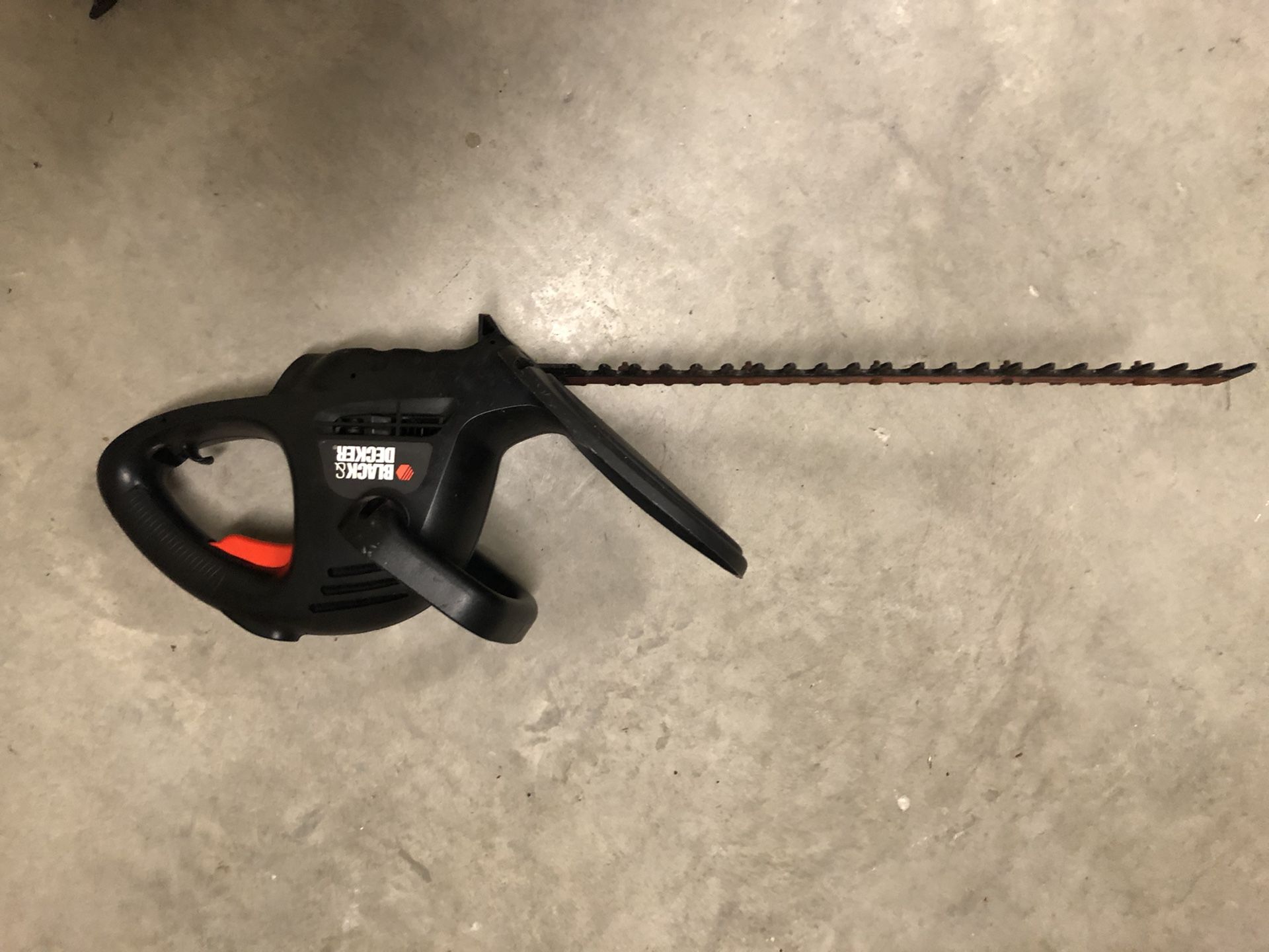 Black & Decker TR1700 17Inch Electric Hedge Trimmer Like New for Sale
