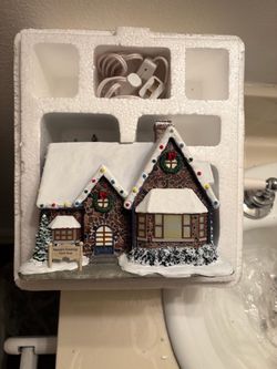 Thomas Kinkade Season's Greetings Card Shop Christmas Village Building