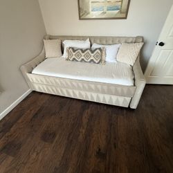 Tufted Velvet Daybed