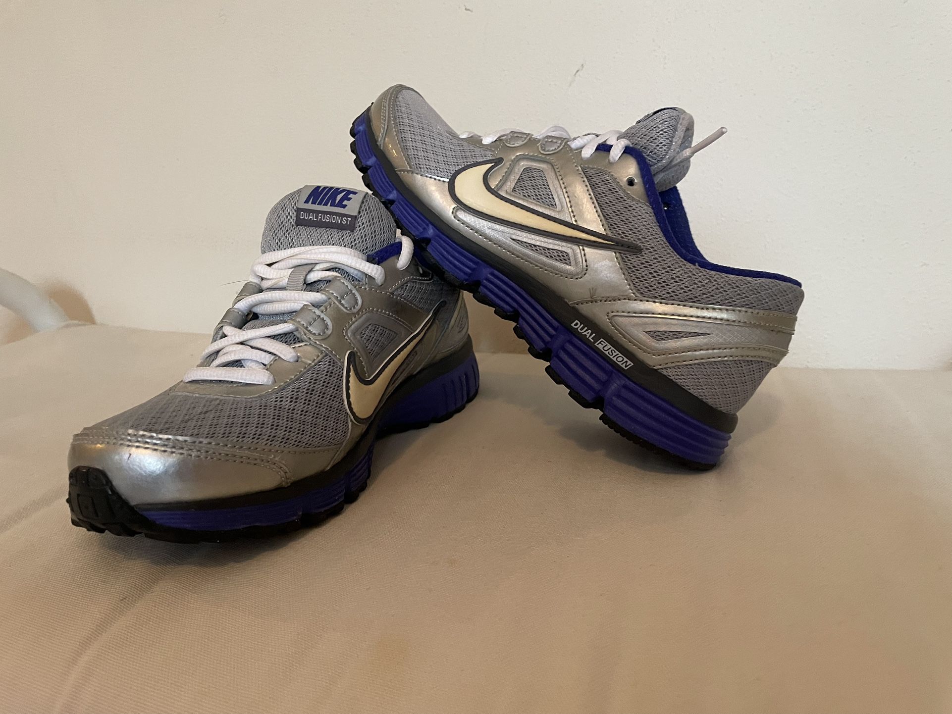 Nike Dual Fusion ST / Women’s 7 / New