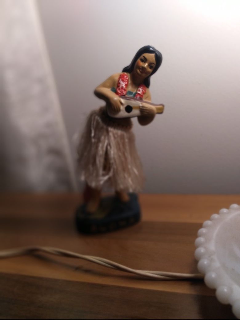 Hawaiian bobble hula dancer